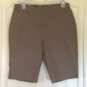 Chico’s Women’s Tan Shorts, Size 1 With Zip Pockets, Stretchy